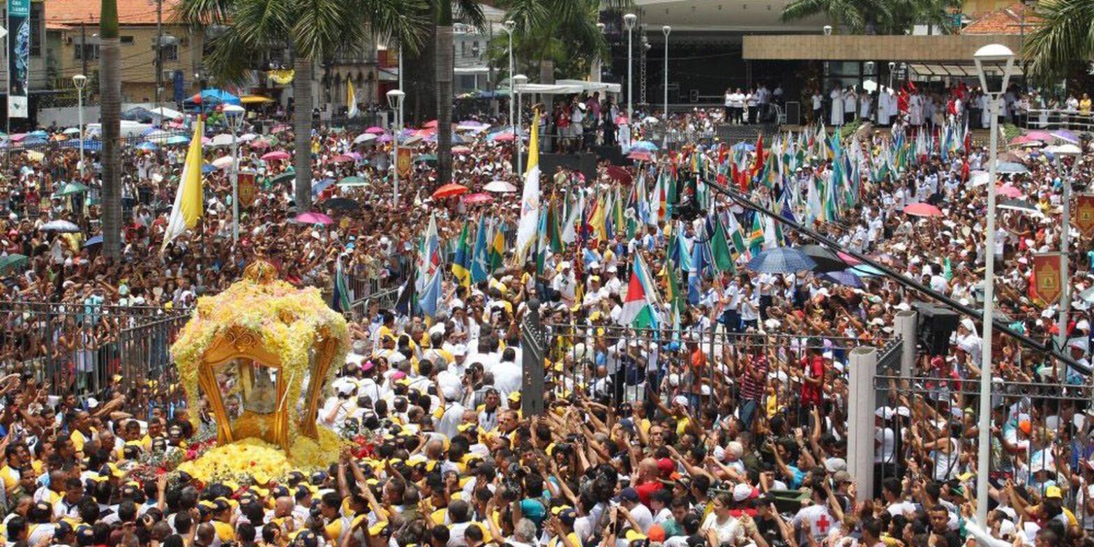 Círio de Nazaré leva multidão às ruas de Belém neste domingo 