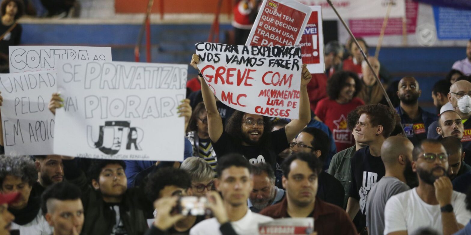 Em dia de greve, linha privatizada e elogiada apresenta falhas