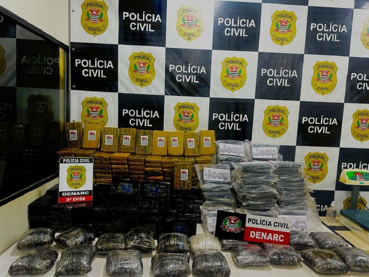 Fiscalização prende dois homens pelo transporte de mais de 300kg de cocaína e maconha em fundo falso de ônibus | Presidente Prudente e Região