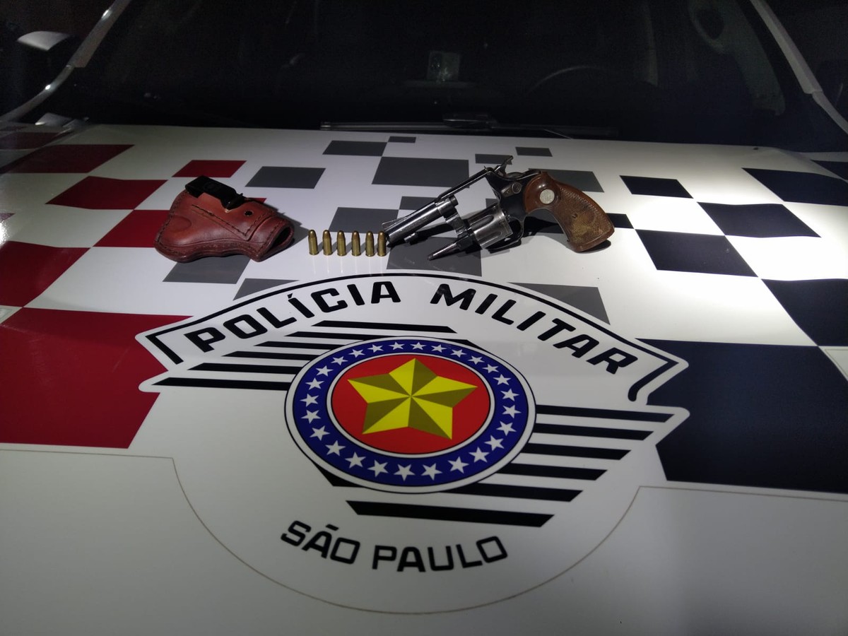 Homem acaba preso em flagrante após enviar foto de arma de fogo para a ex-esposa em Osvaldo Cruz | Presidente Prudente e Região