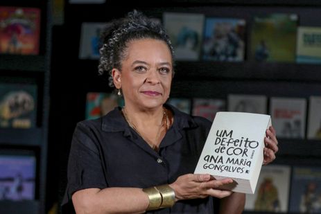 30/10/2023 -  Rio de Janeiro (RJ), Imagem capturada em  05/10/2023 - A escritora Ana Maria Gonçalves durante gravação do programa Trilha de Letras, da TV Brasil, na biblioteca da Maison de France, centro da cidade. Foto:Tânia Rêgo/Agência Brasil