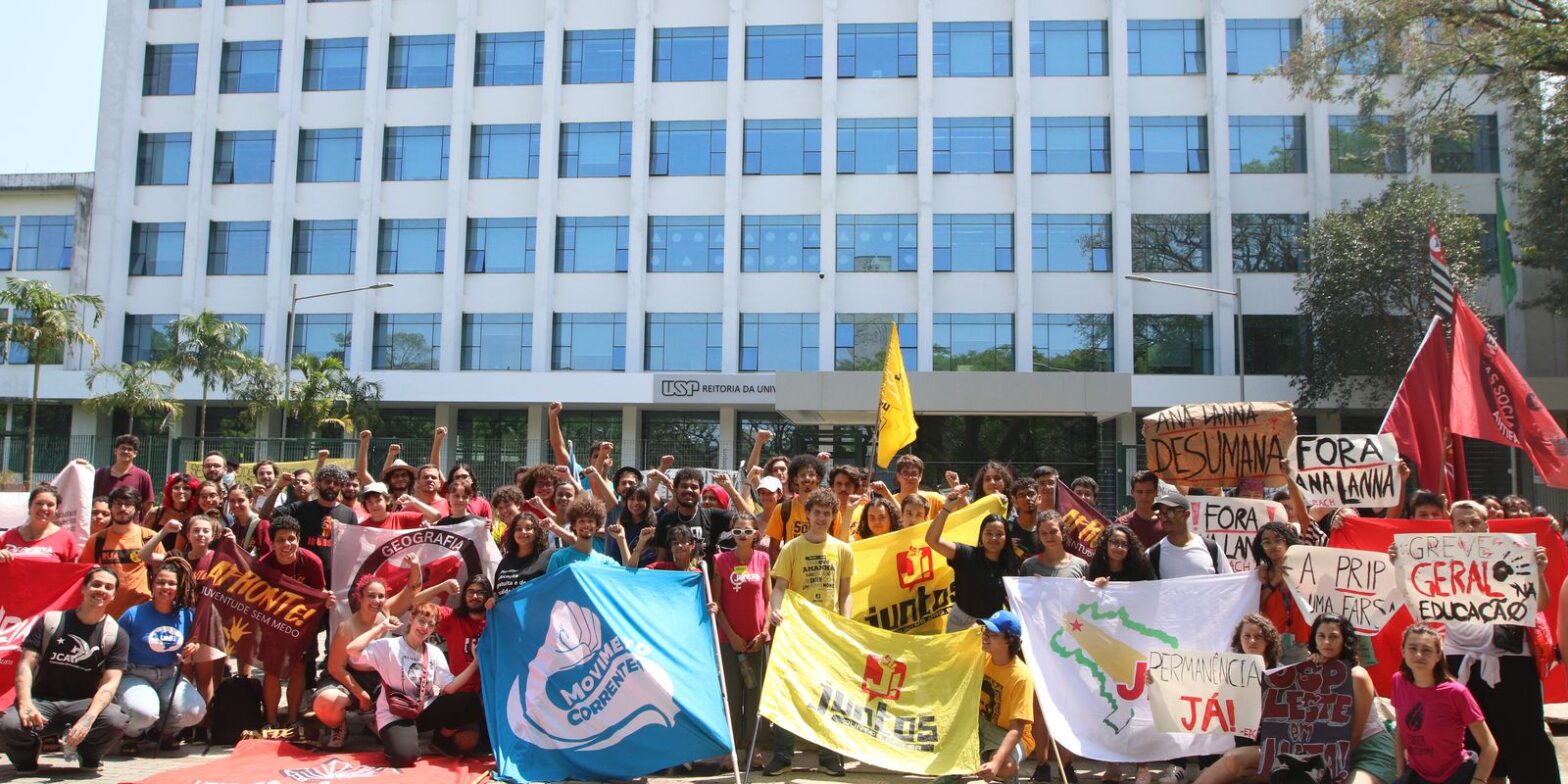 USP diz que poderá reprovar estudantes grevistas por falta