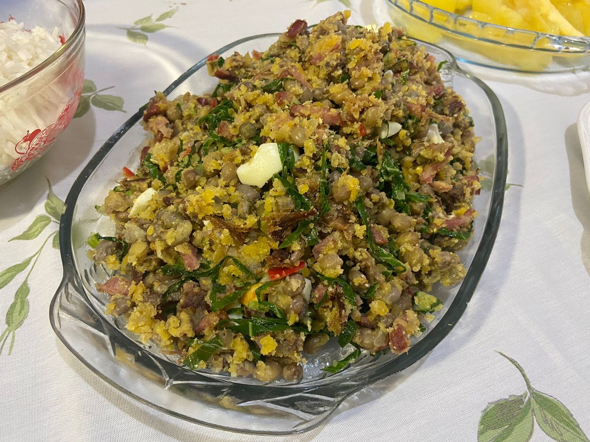 Com carne seca e couve, Virado de Feijão de Corda é opção saborosa para o almoço de domingo