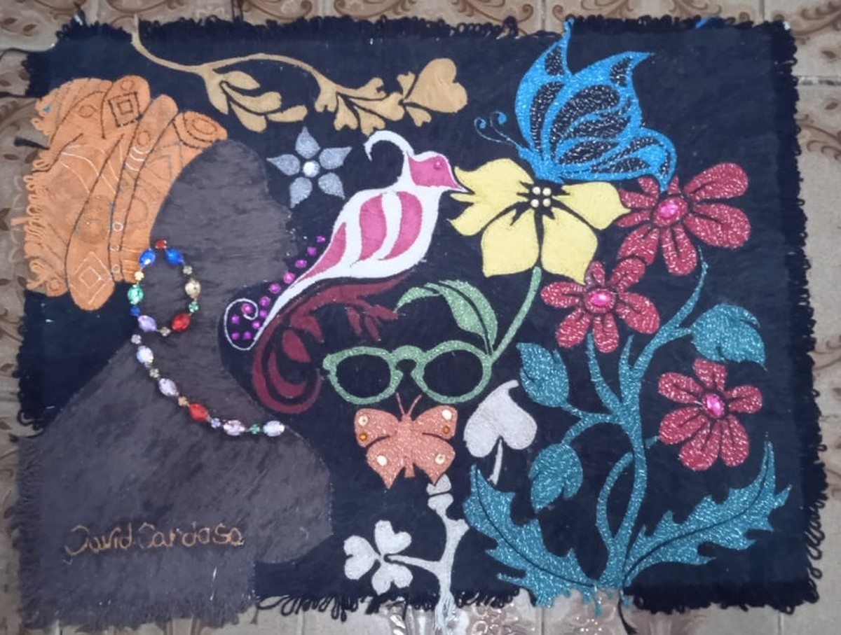 Com telas de cartolina e barbante, exposição 'Origem da Trança' é realizada em Presidente Prudente