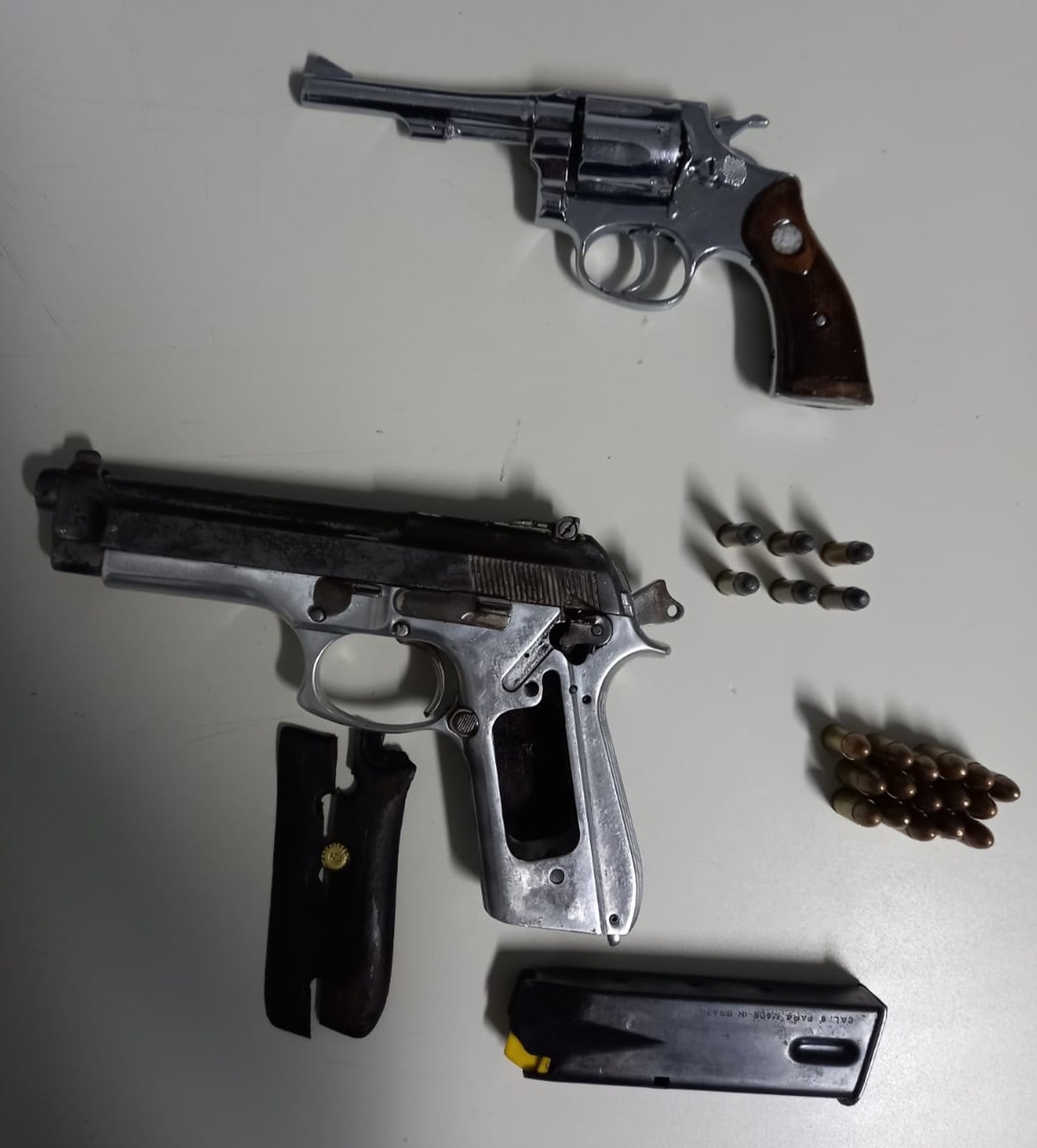 Dupla diz 'estar em guerra' e acaba presa por porte ilegal de arma de fogo, em Presidente Prudente