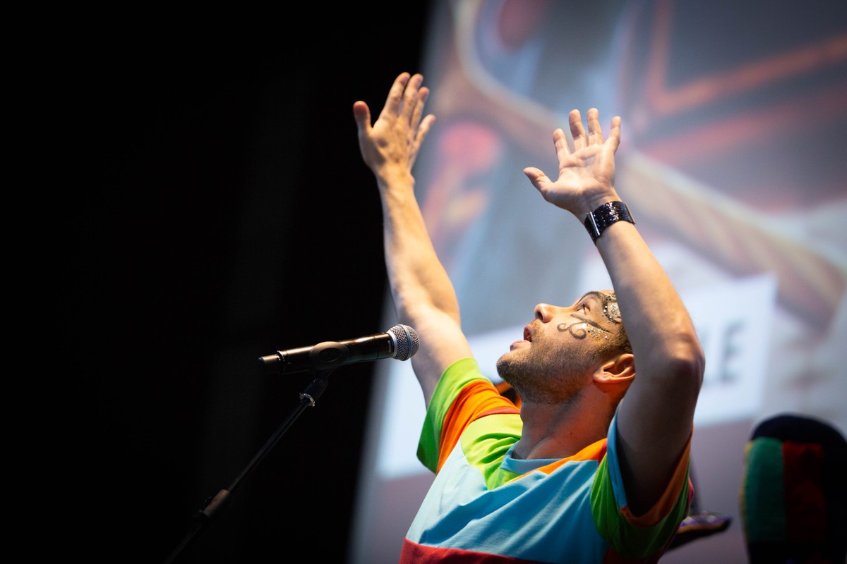 Obras de Chico Buarque e Vinicius de Moraes se encontram em show lúdico e interativo para crianças 🎵