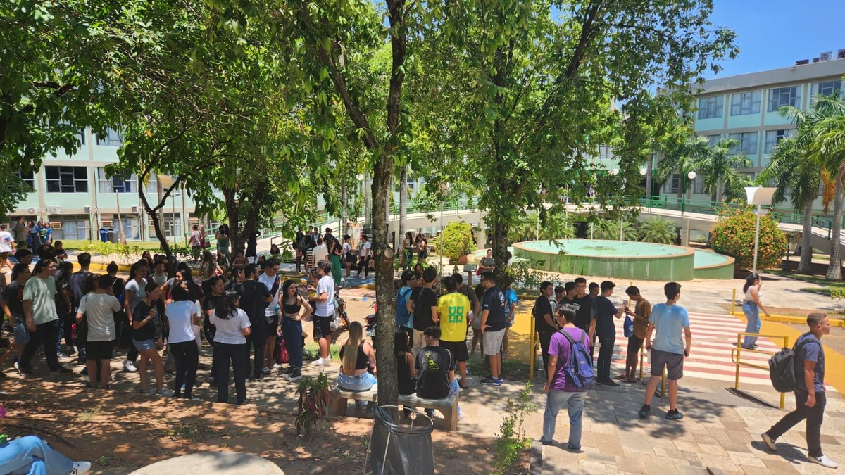 Com calor de quase 40°C, candidatos realizam segundo dia de prova do Enem em Presidente Prudente
