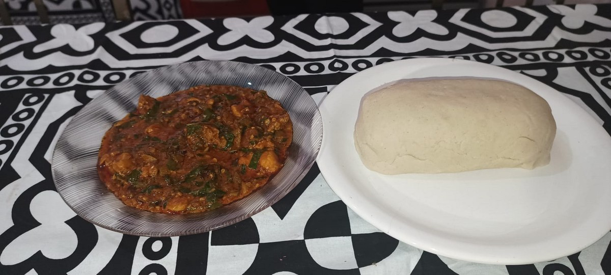 Com molho de quiabo e azeite de dendê, Fufu Nigeriano enaltece raízes africanas | Receitando