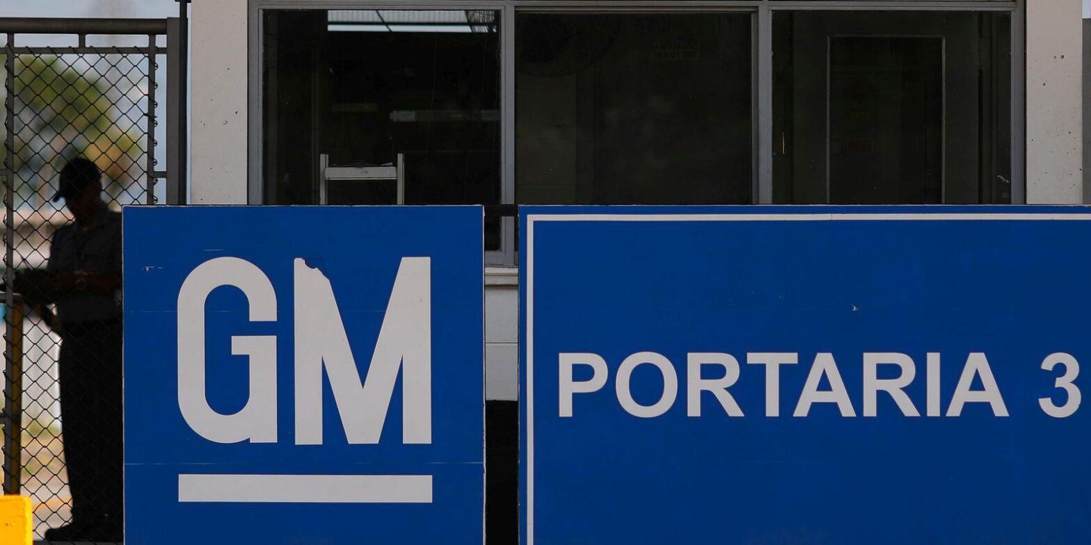 Justiça determina à GM a reintegração de 839 trabalhadores