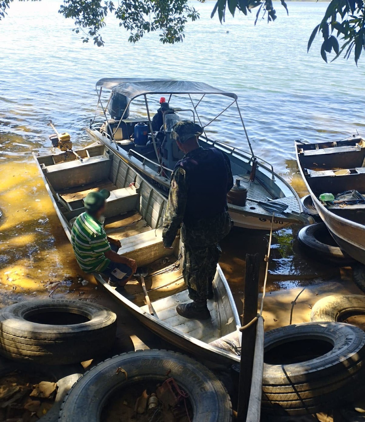 Operação Piracema apreende petrechos irregulares de pesca e adverte pescador profissional no Rio Paraná | Presidente Prudente e Região