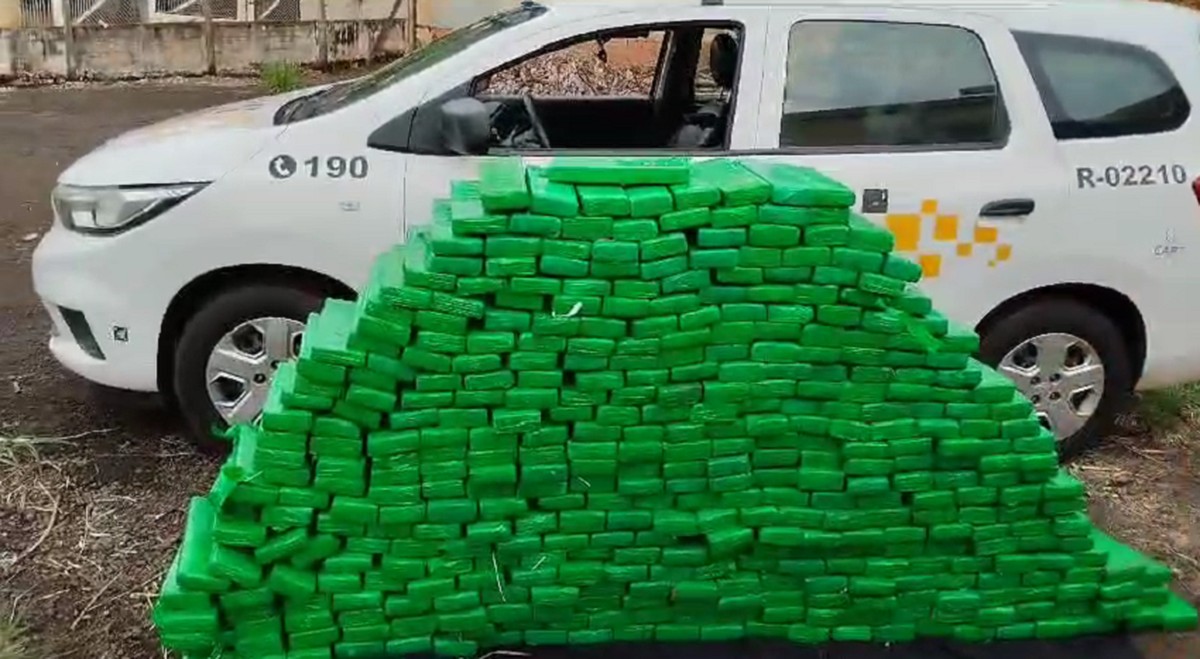 Polícia Rodoviária apreende carro abandonado com mais de meia tonelada de maconha, em Iepê | Presidente Prudente e Região