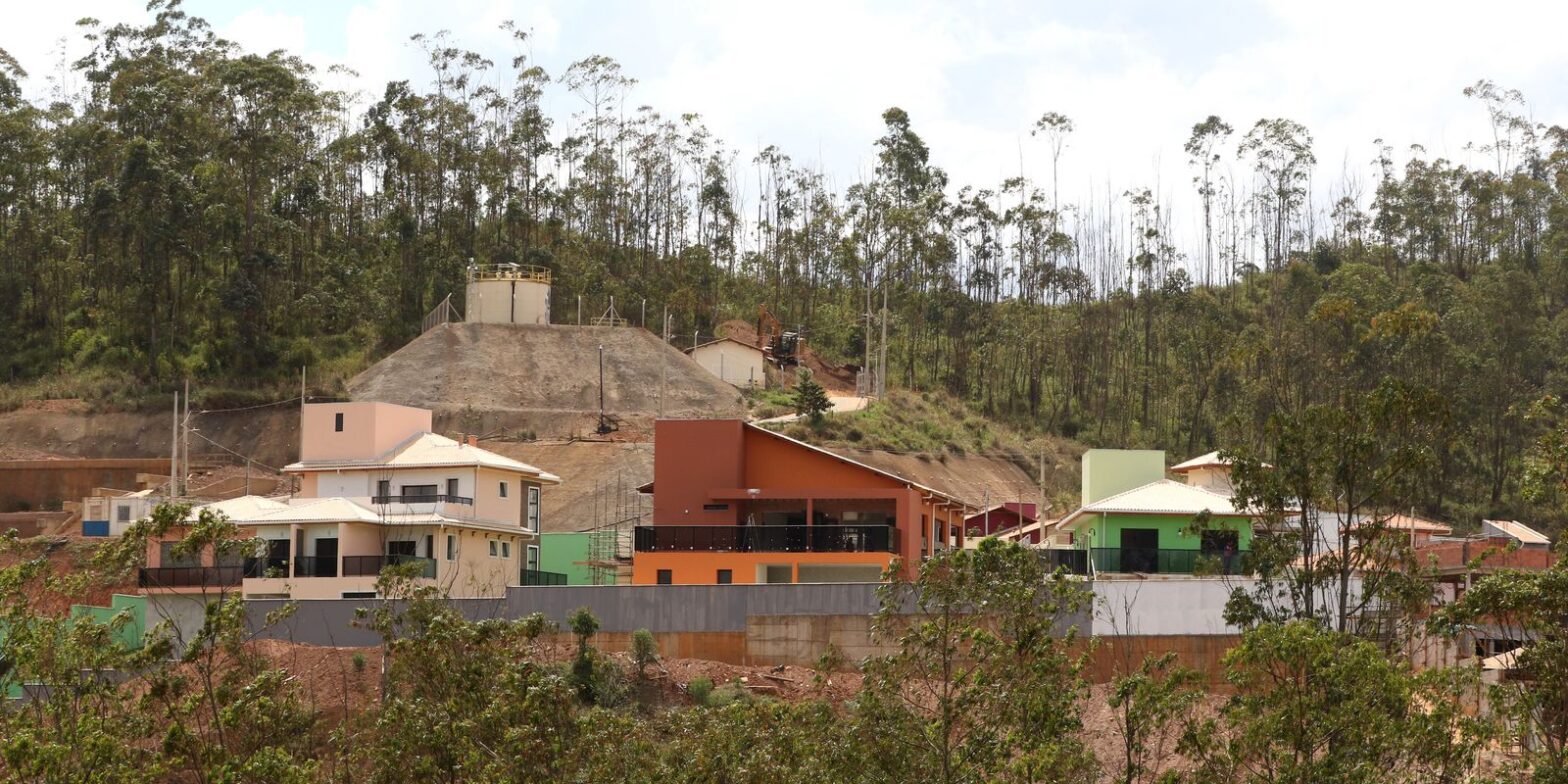 Quase 60 pessoas morreram sem ver distrito reconstruído em Mariana