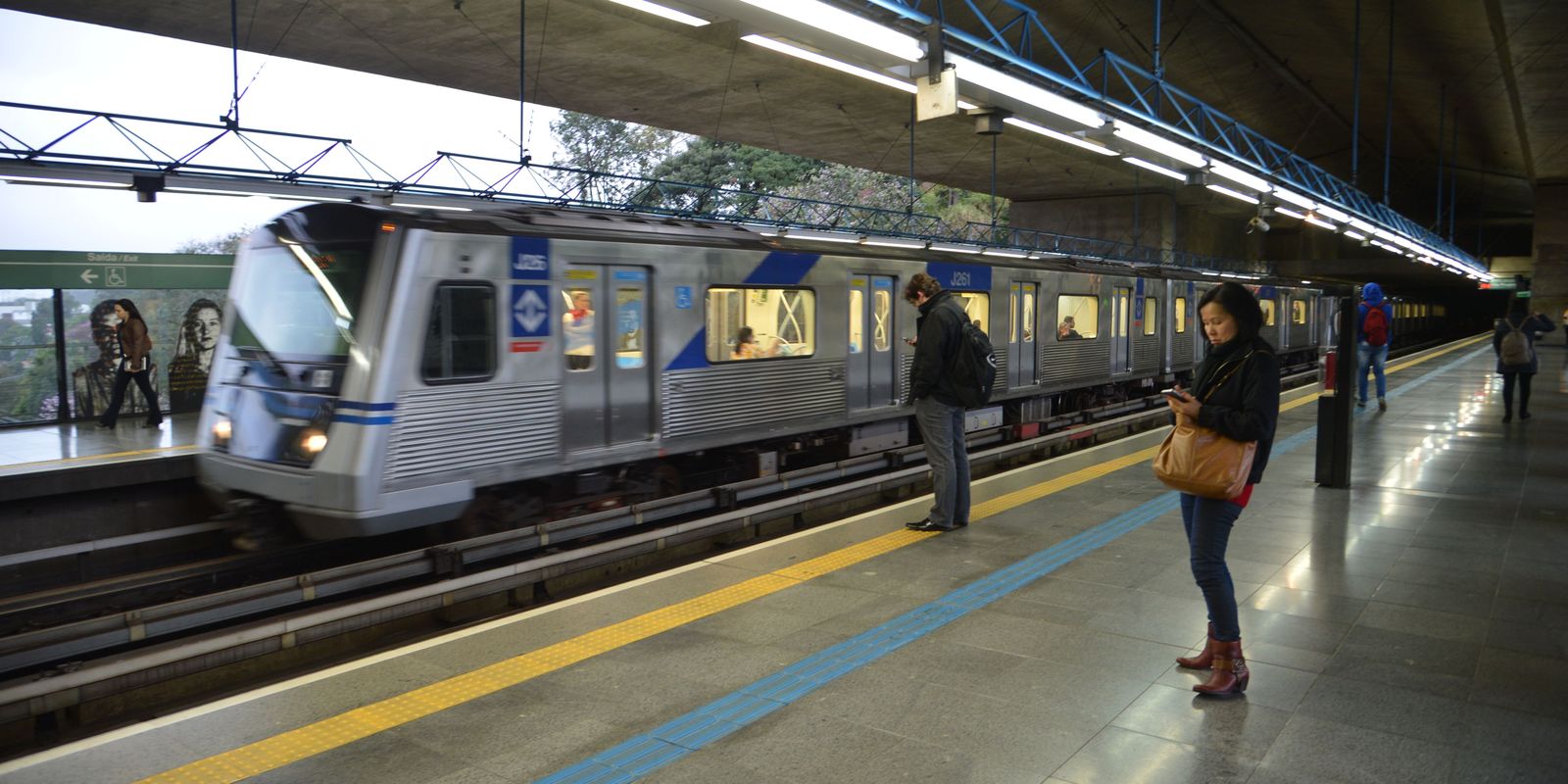 SP: contra privatizações, greve afeta funcionamento de trens e metrôs