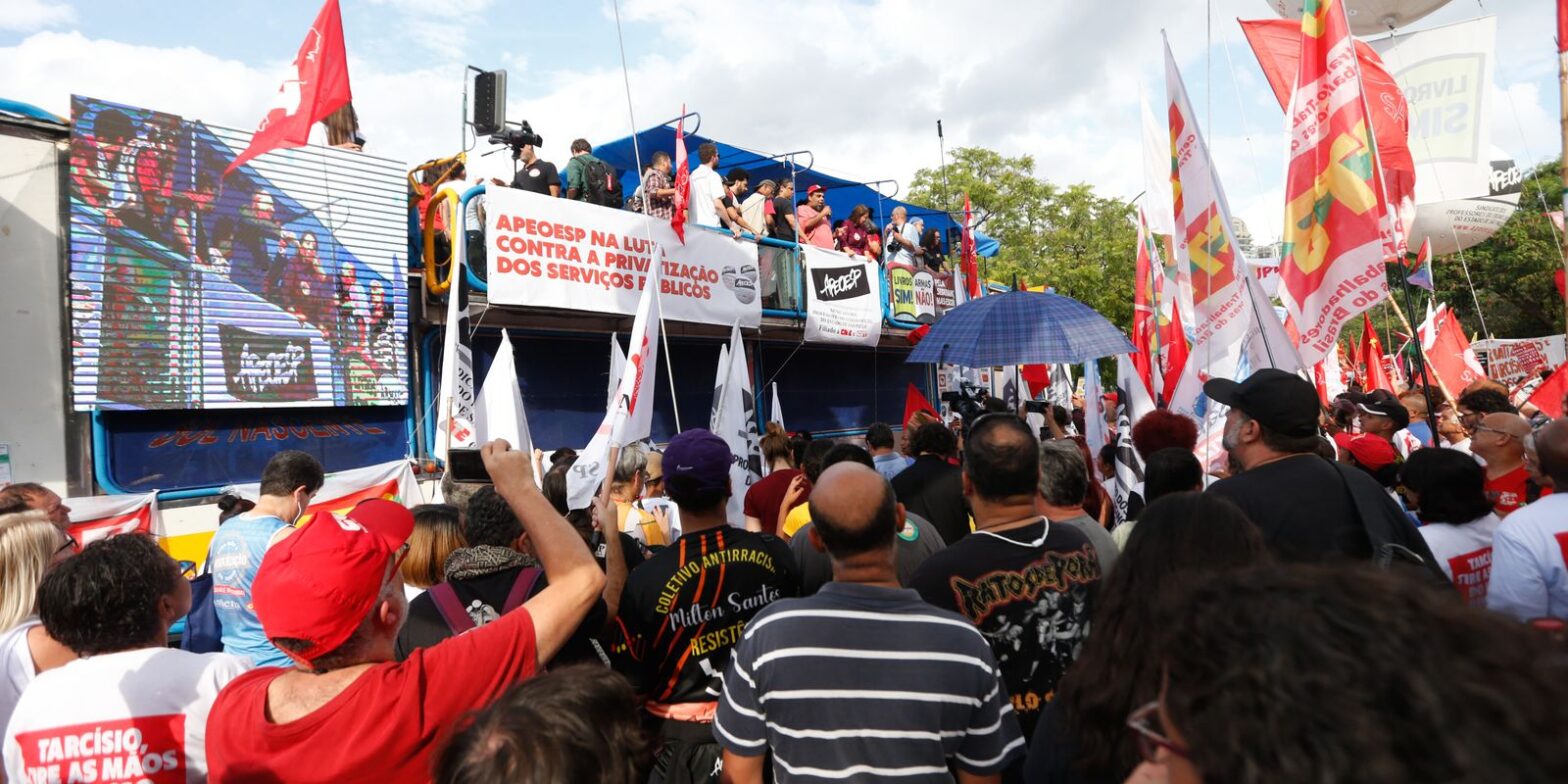 SP: manifestantes protestam contra privatizações e corte na educação