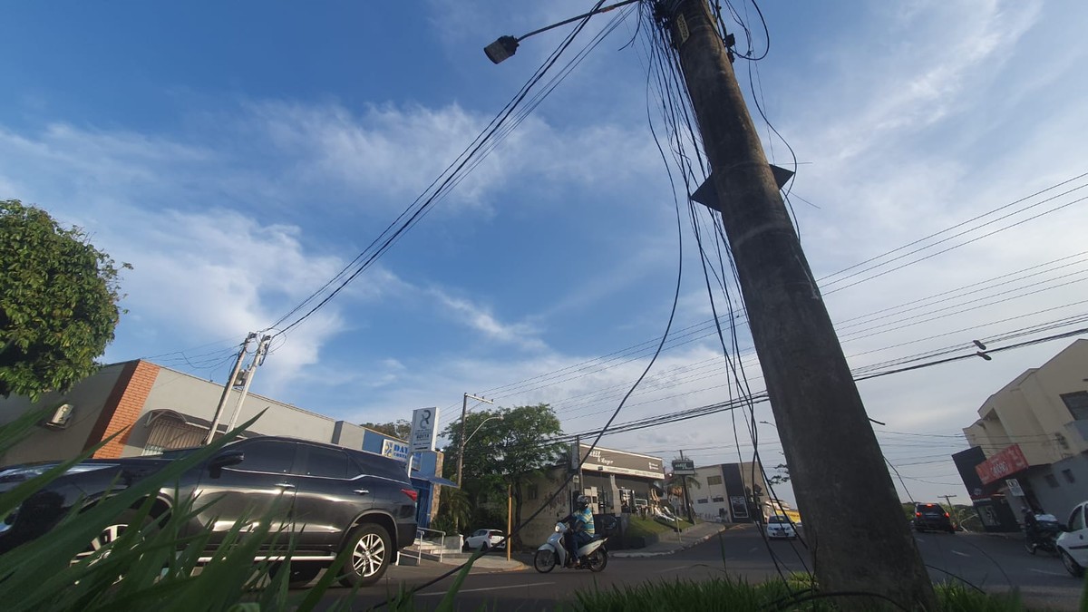 TJ-SP suspende liminar que obrigava concessionária e Prefeitura a retirar fios soltos das vias públicas em Pres. Prudente | Presidente Prudente e Região