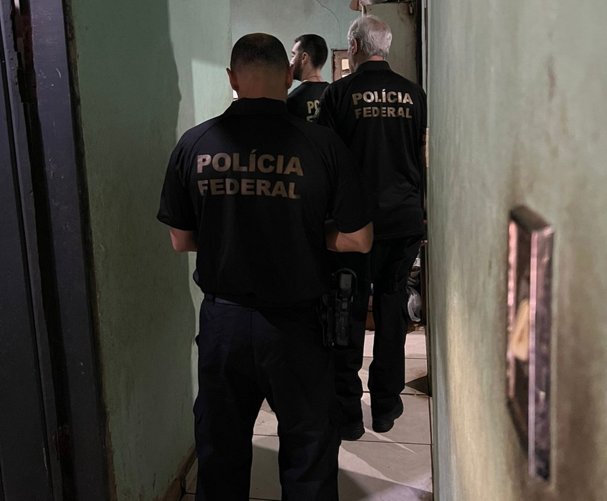 Polícia Federal cumpre mandado de busca e apreensão contra suspeito de praticar crimes de abuso infantil pela internet, em Presidente Prudente