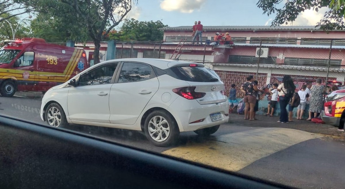 Funcionário sofre parada cardiorrespiratória e morre durante cabeamento no telhado da Escola Municipal Professor Ditão