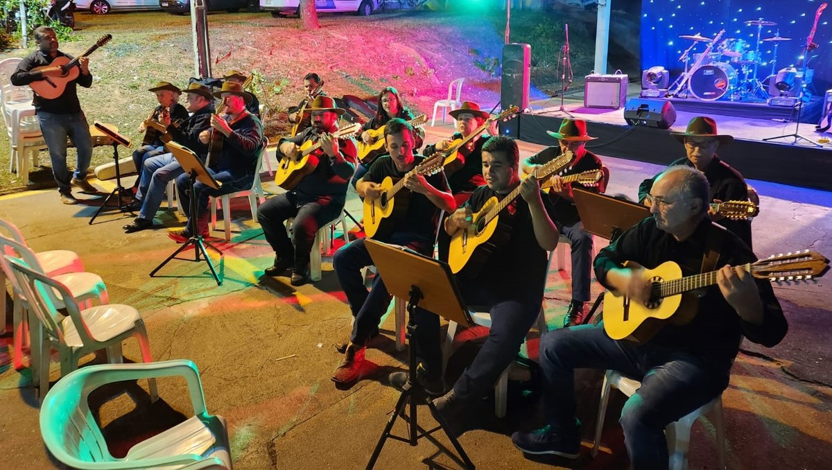 Apresentação da Orquestra Municipal de Viola Caipira marca programação do Vila Natal no IBC e na Praça 9 de Julho