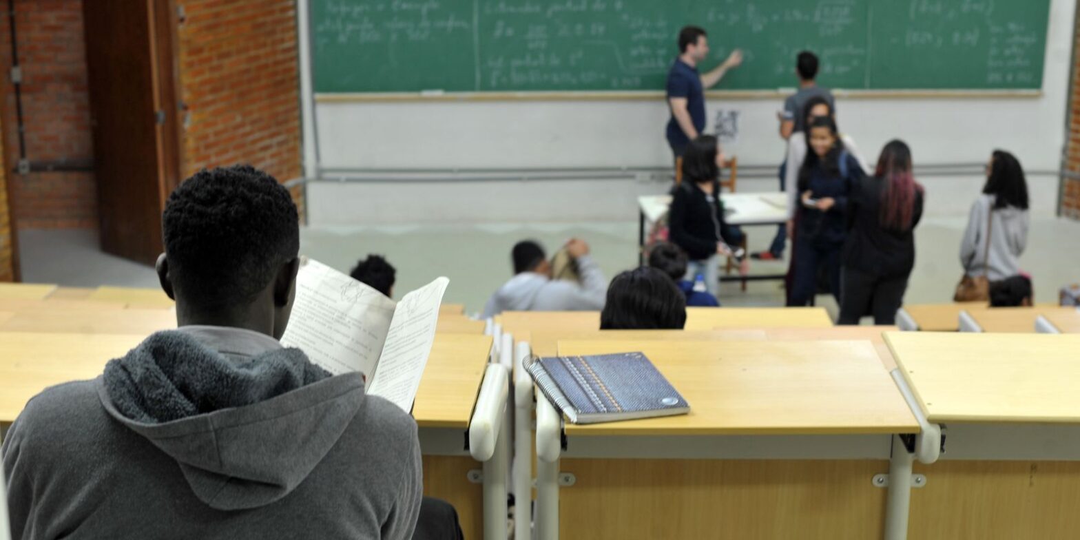 Entrada de professores negros em universidades públicas é abaixo de 1%
