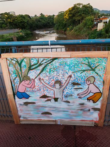 Brumadinho. 17/12/2023 Às margens do rio Paraopeba, em Brumadinho,  um grupo  de mulheres que se identifica com a hashtag #ativismodelicado, realizou uma intervenção artística na madrugada de ontem chamada 