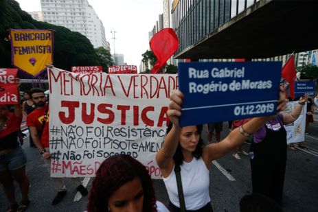 São Paulo SP 01/12//2023 - Familiares de mortos na chacina de Paraisópolis fazem ato na Avenida Paulista, em frente ao Masp. Foto Paulo Pinto/Agência Brasil