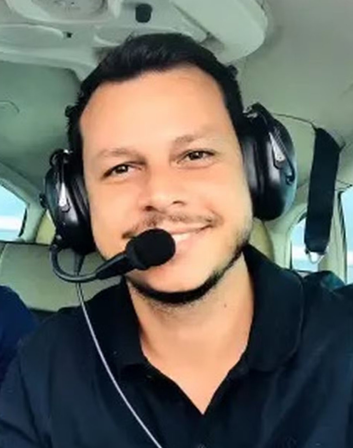 Corpo de piloto encontrado após acidente aéreo em Mato Grosso é sepultado, em Adamantina