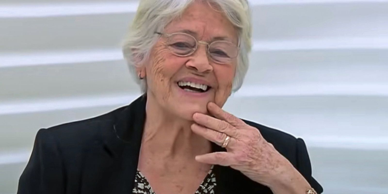 Poetisa Adélia Prado faz 88 anos e se prepara para lançar novo livro