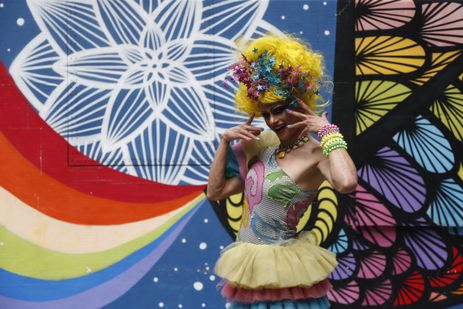 São Paulo (SP), 20.12.2023 - 6ª Caminhada da AIDS no Centro Cultural da Diversidade e promovido pela Secretaria Municipal de Direitos Humanos e Cidadania (SMDHC), em comemoração ao Dia Mundial de Combate AIDS. Na foto a Drag Queen Dindry Buck. Foto: Paulo Pinto/Agência Brasil