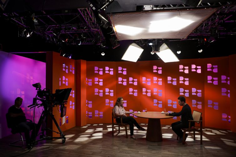 Brasília (DF) 13/11/2023 – Filósofa Lúcia Helena Galvão Maya é a convidada do programa na Empresa Brasil de Comunicação (EBC) - `DR com Demori.
Foto: Joédson Alves/Agência Brasil