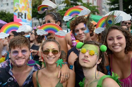 Rio de Janeiro - O Bloco Virtual desfila no Leme a história da criação do mundo, o paraíso terrestre e o inferno, em referência à obra do pintor holandês Hieronymus Bosch (Fernando Frazão/Agência Brasil)
