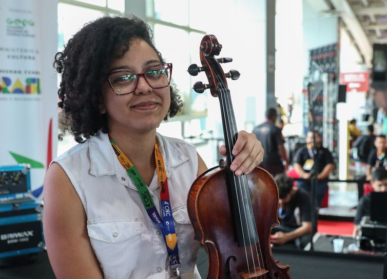 Brasília (DF), 05/03/2024, 4ª Conferência Nacional de Cultura, no Centro de Convenções Ulysses Guimarães, em Brasília. Na foto a personagem Myllene Alves. Foto: Jose Cruz/Agência Brasil