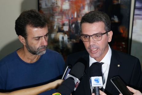 Rio de Janeiro - Ao lado do deputado Marcelo Freixo, o chefe de Polícia Civil, Rivaldo Barbosa, em entrevista sobre as investigações sobre morte da vereadora Marielle Franco (Tomaz Silva/Agência Brasil)