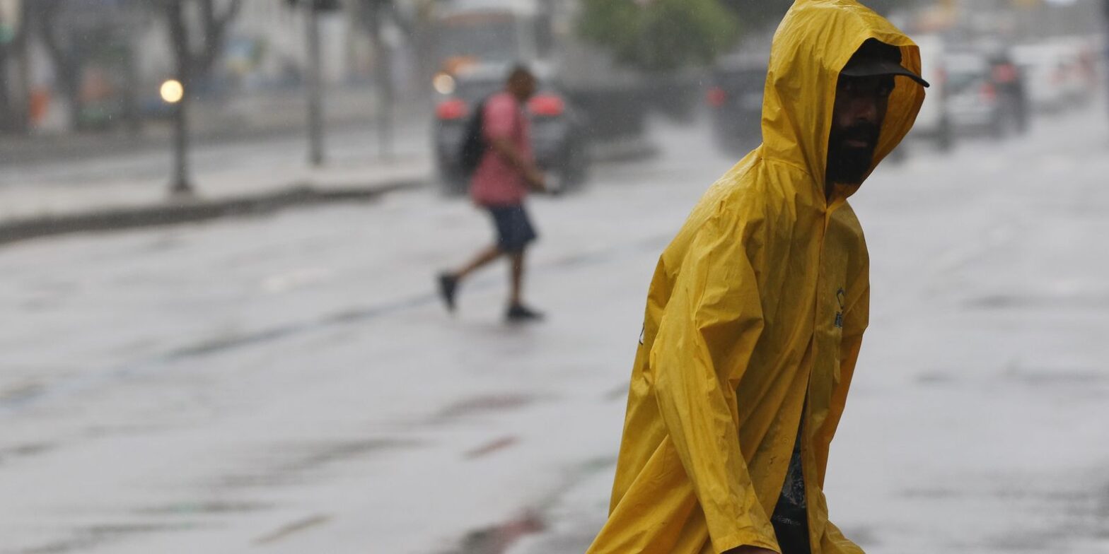 Inmet emite alerta vermelho para chuvas em Minas, SP e Rio