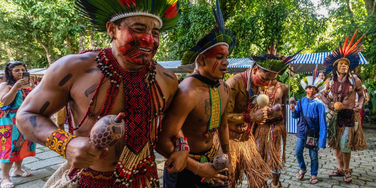Feira aberta ao público reúne mais de 30 etnias indígenas