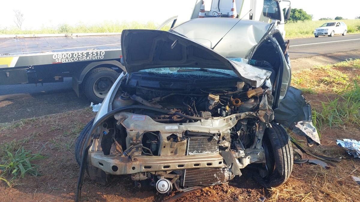 Colisão entre carro e caminhão mata uma pessoa na Rodovia José Batista de Souza, em Taciba