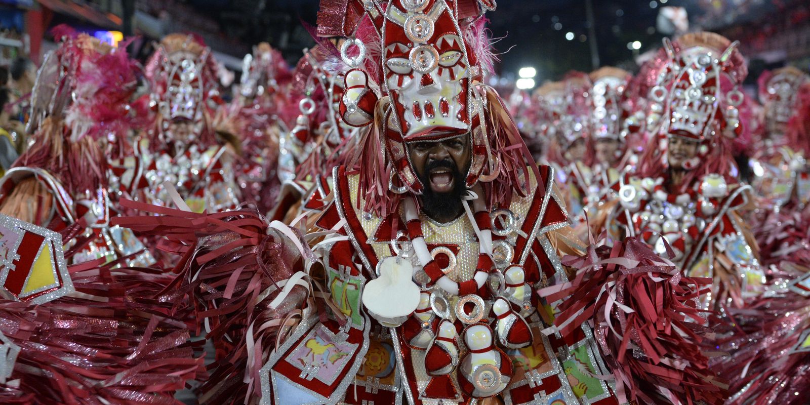 Mudanças nos desfiles das escolas de samba do Rio divide opiniões