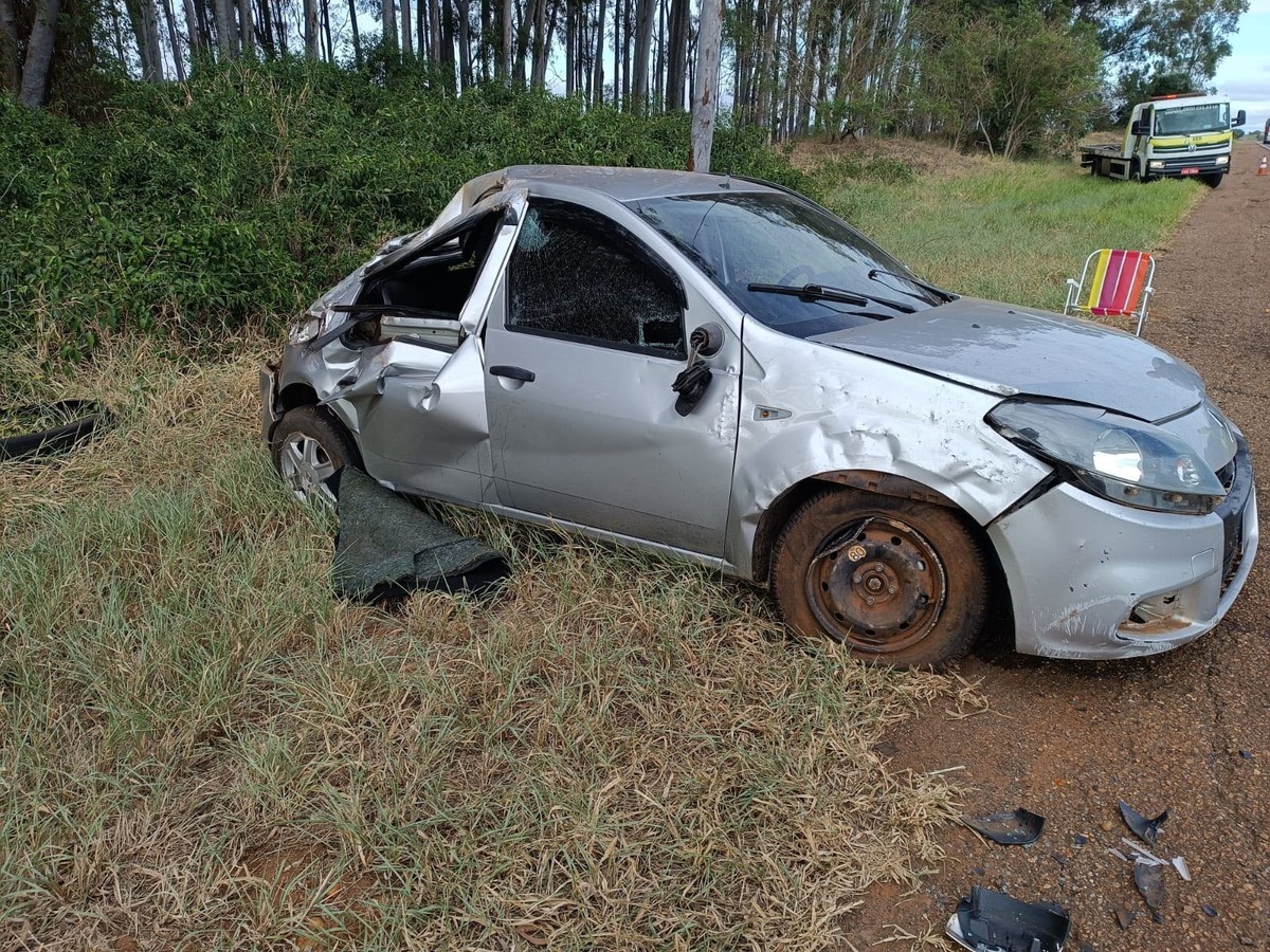 Passageiro é arremessado para fora de carro durante capotamento e morre na Rodovia da Integração