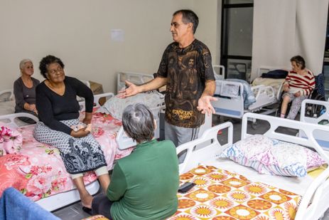Porto Alegre (RS), 22/05/2024 – CHUVAS/ RS - ABRIGO PARA IDOSOS - Entidades da sociedade civil, criam abrigo somente para Idosos em situação de vulnerabilidade, que foram atingidos pelas enchentes em Porto Alegre em Porto Alegre. Foto: Rafa Neddermeyer/Agência Brasil