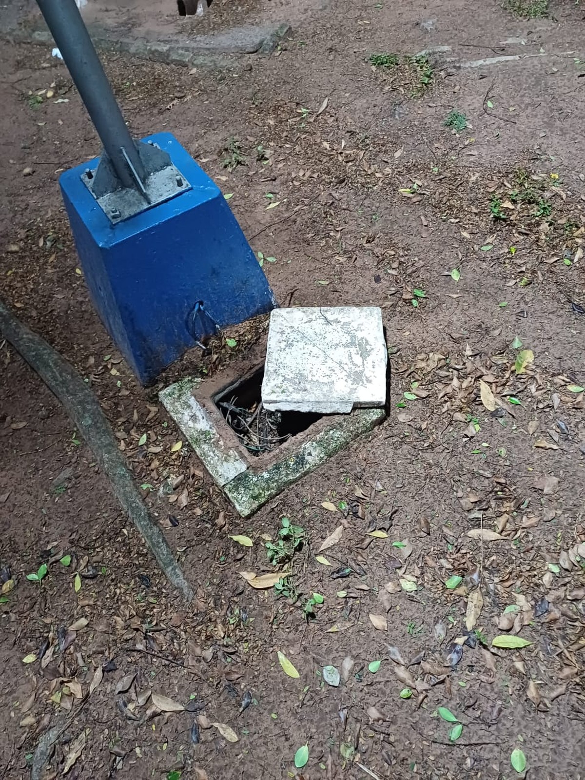 Polícia Militar prende em flagrante suspeitos de furtar fiação elétrica na praça central de Osvaldo Cruz