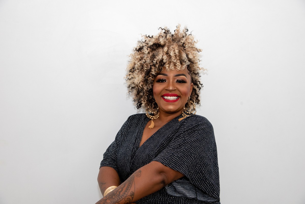 Com novos arranjos em clássicos da cantora Alcione, sambista Keilla Regina apresenta show ‘Simplesmente Marrom’, em Presidente Prudente | Presidente Prudente e Região