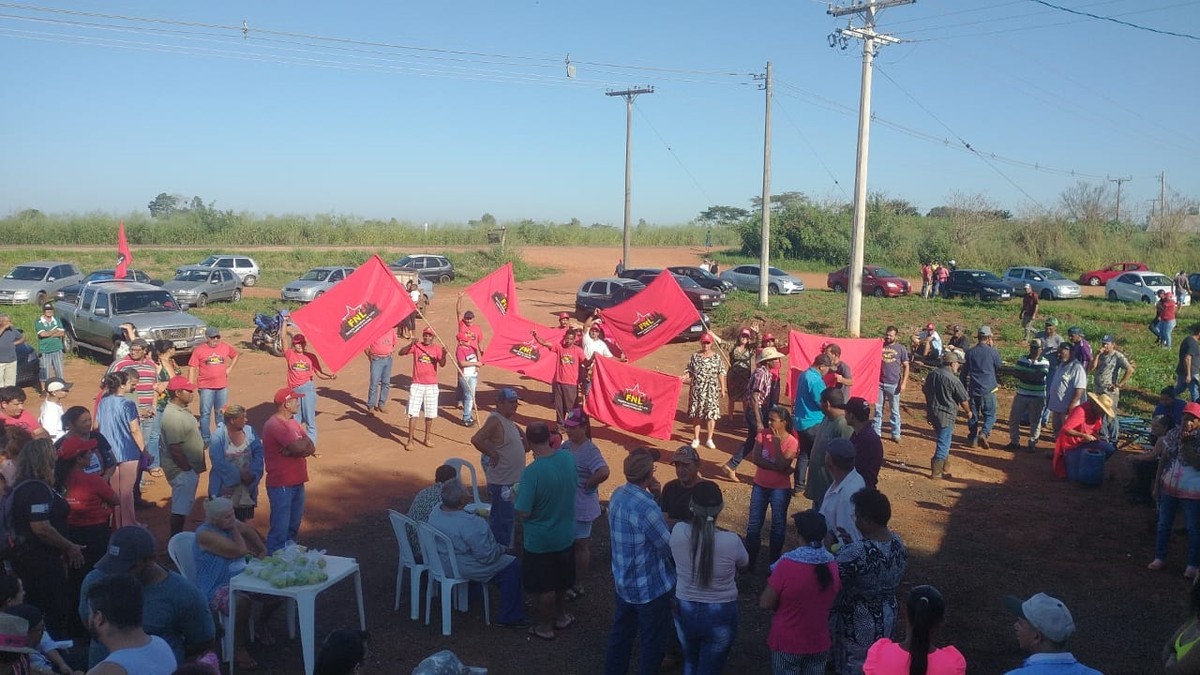 Manifestantes protestam contra mudança de nome de assentamento rural de Che Guevara para Irmã Dulce, em Mirante do Paranapanema | Presidente Prudente e Região
