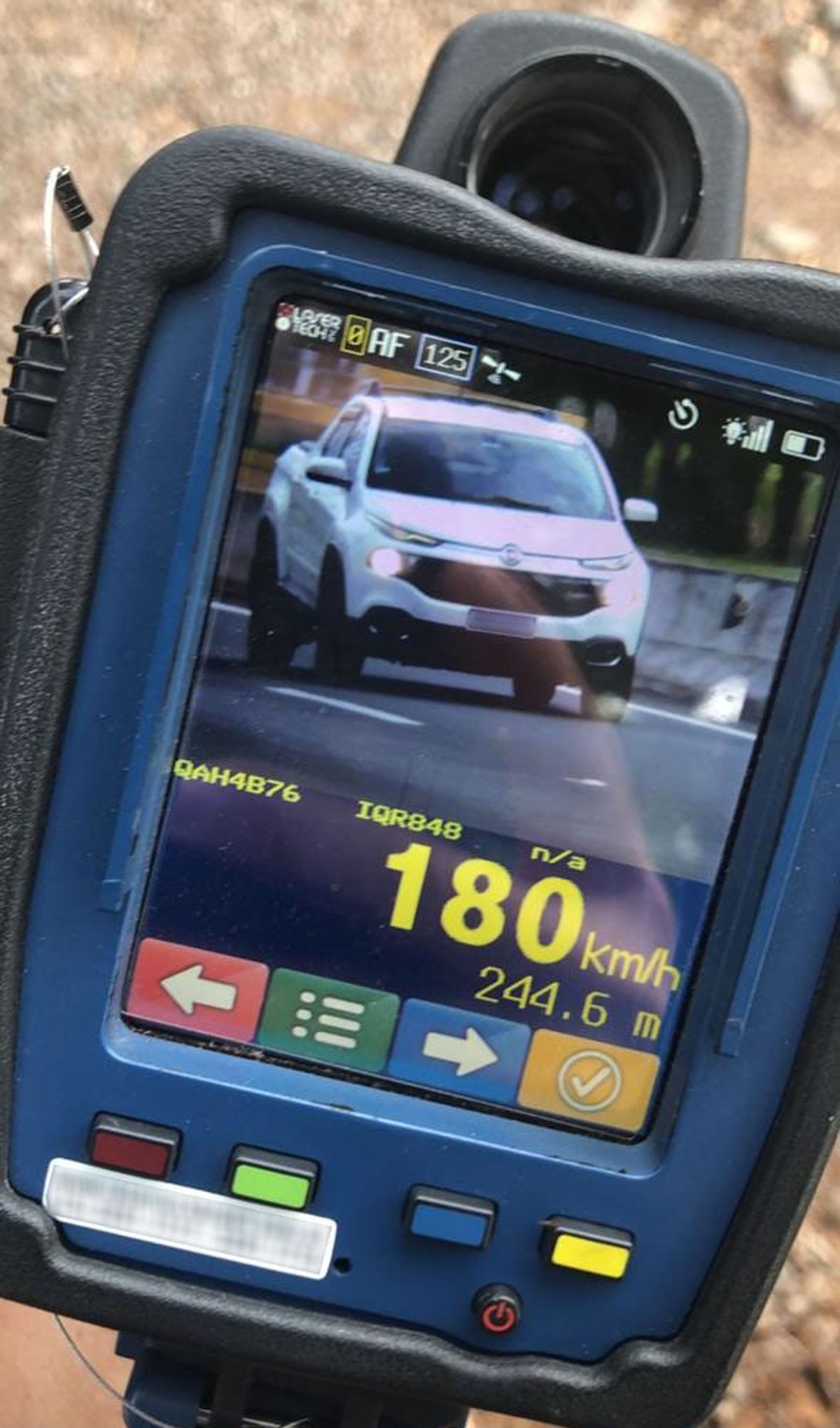 Fiscalização flagra motorista a 180km/h, o dobro do limite máximo de velocidade na Rodovia Raposo Tavares, em Pres. Prudente