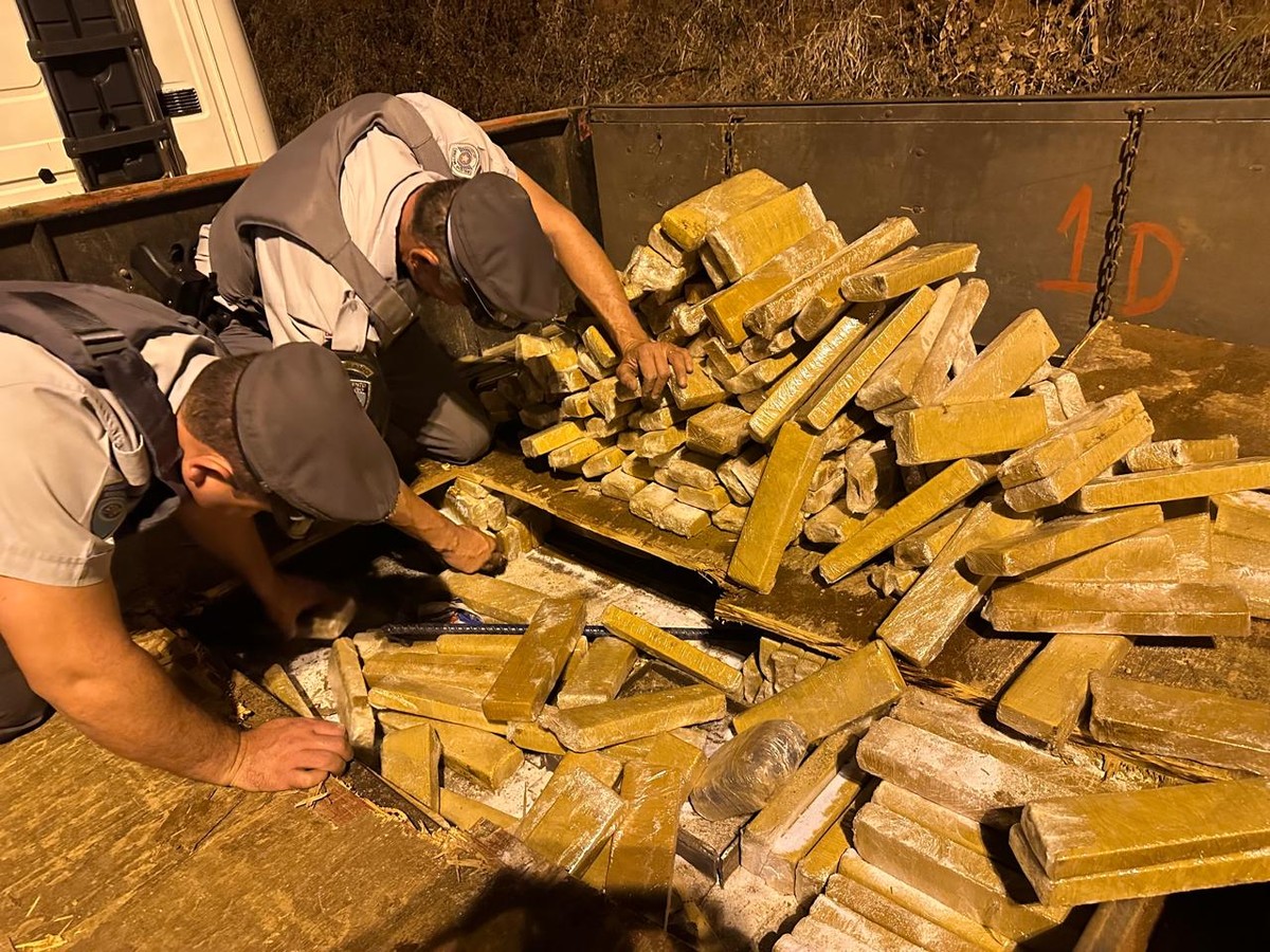 Paraguaios são presos em flagrante com 1,4 tonelada de maconha na Rodovia Assis Chateaubriand, em Martinópolis