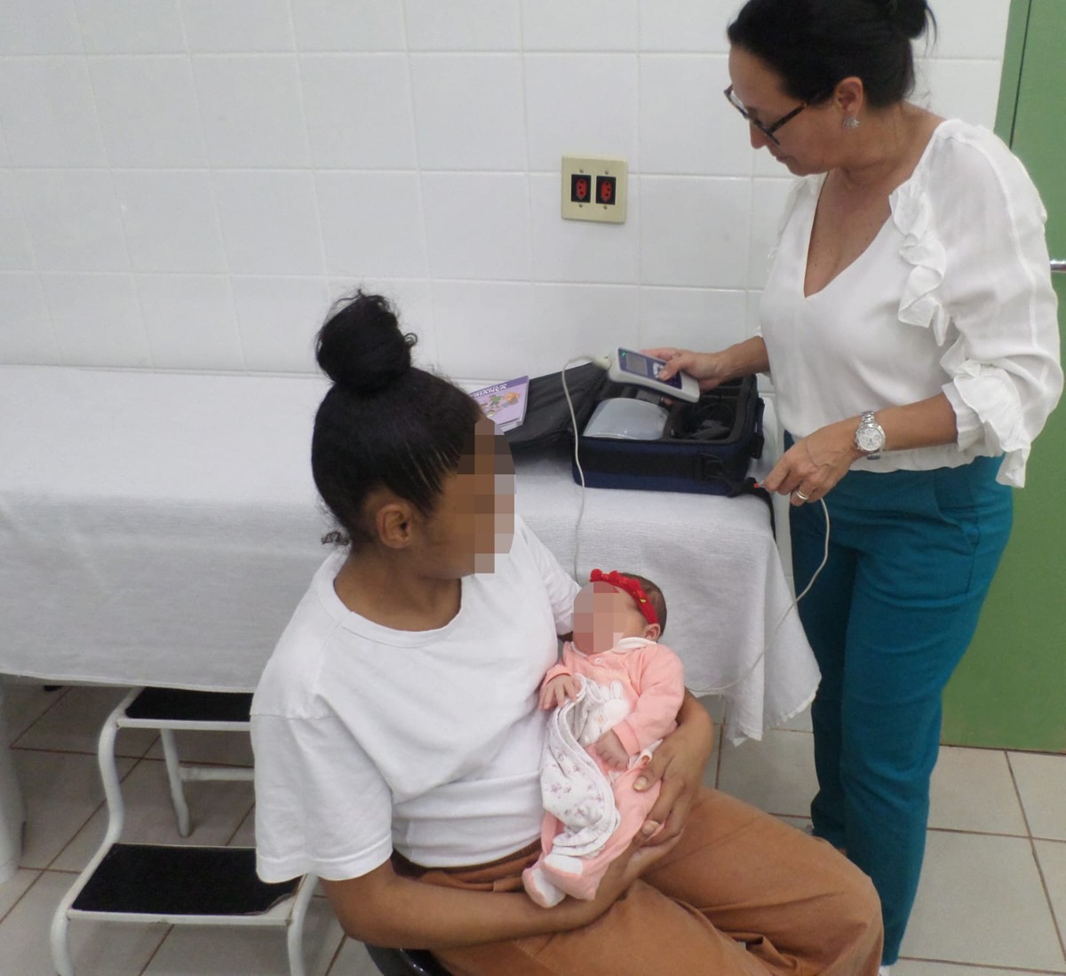 Parceria viabiliza 'teste da orelhinha' em bebês filhos de presas na Penitenciária Feminina de Tupi Paulista