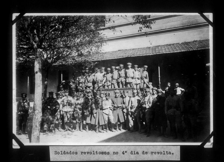 São Paulo (SP) 07/06/2024 - Em 1924, a cidade de São Paulo vivenciou um cenário de guerra. Por 23 dias, bairros operários como a Mooca, Brás, Cambuci, Ipiranga e Belenzinho ficaram sob intenso bombardeio das forças legalistas sob as ordens do ex-presidente Artur Bernardes (1875-1955).
Foto: Acervo Alesp/Divulgação