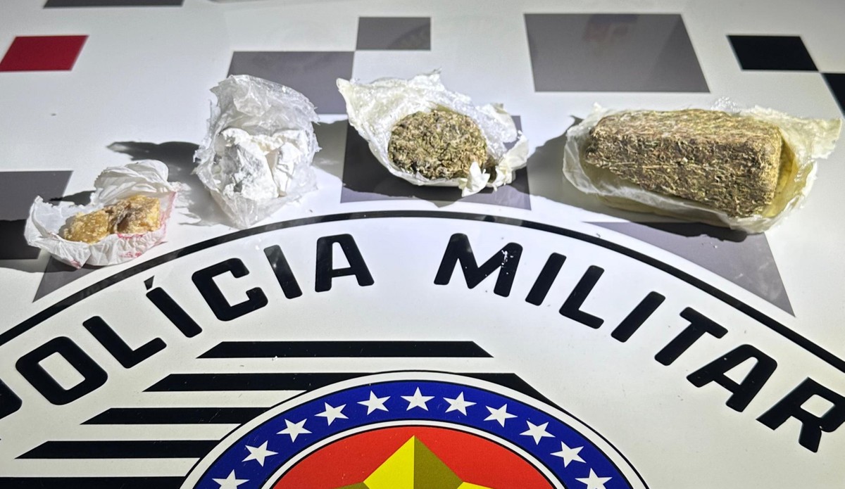 Dupla é presa em flagrante em estrada vicinal com porções de cocaína, crack e maconha