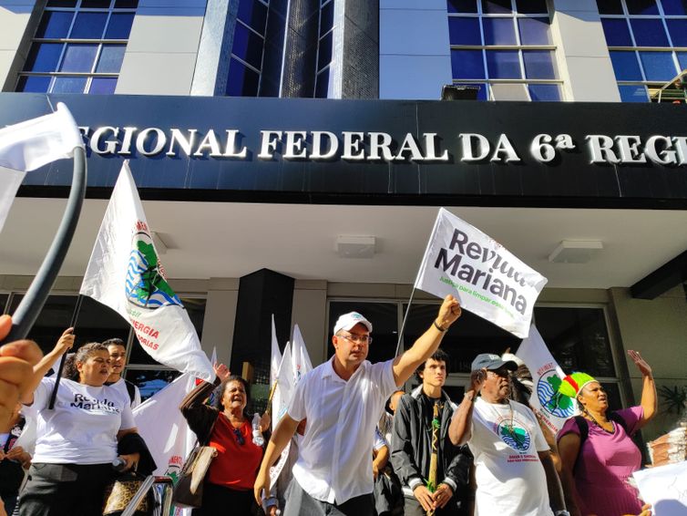 17.06.2024. Belo Horizonte (MG) - Atingidos pelo rompimento da barragem da mineradora Samarco realizaram uma manifestação em Belo Horizonte onde cobram participação nas negociações envolvendo a repactuação do acordo de reparação. 
MAB/Divulgação