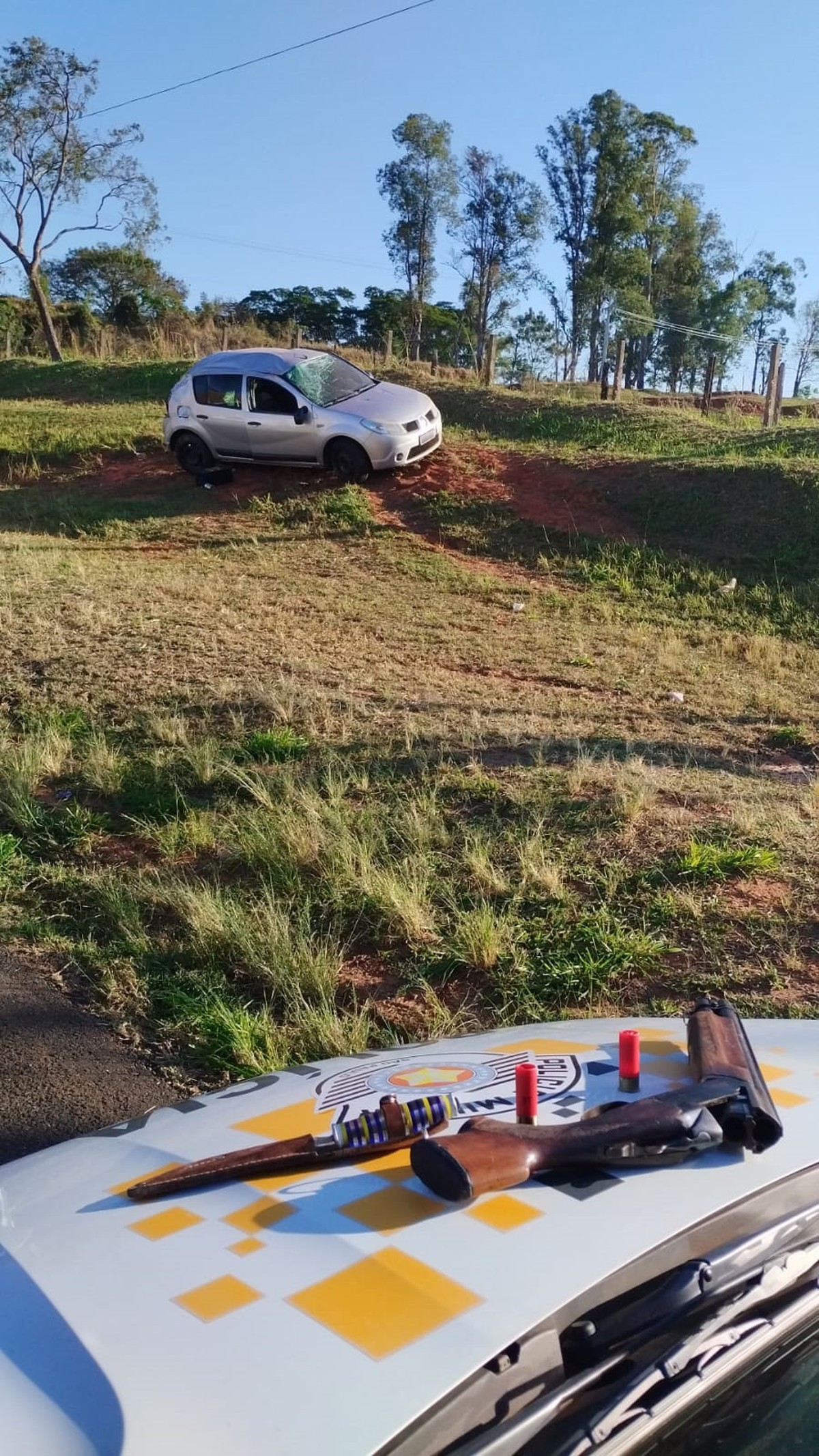 Motorista bêbada e armada com espingarda capota carro na Rodovia Raposo Tavares, acaba presa em flagrante e vai parar no hospital