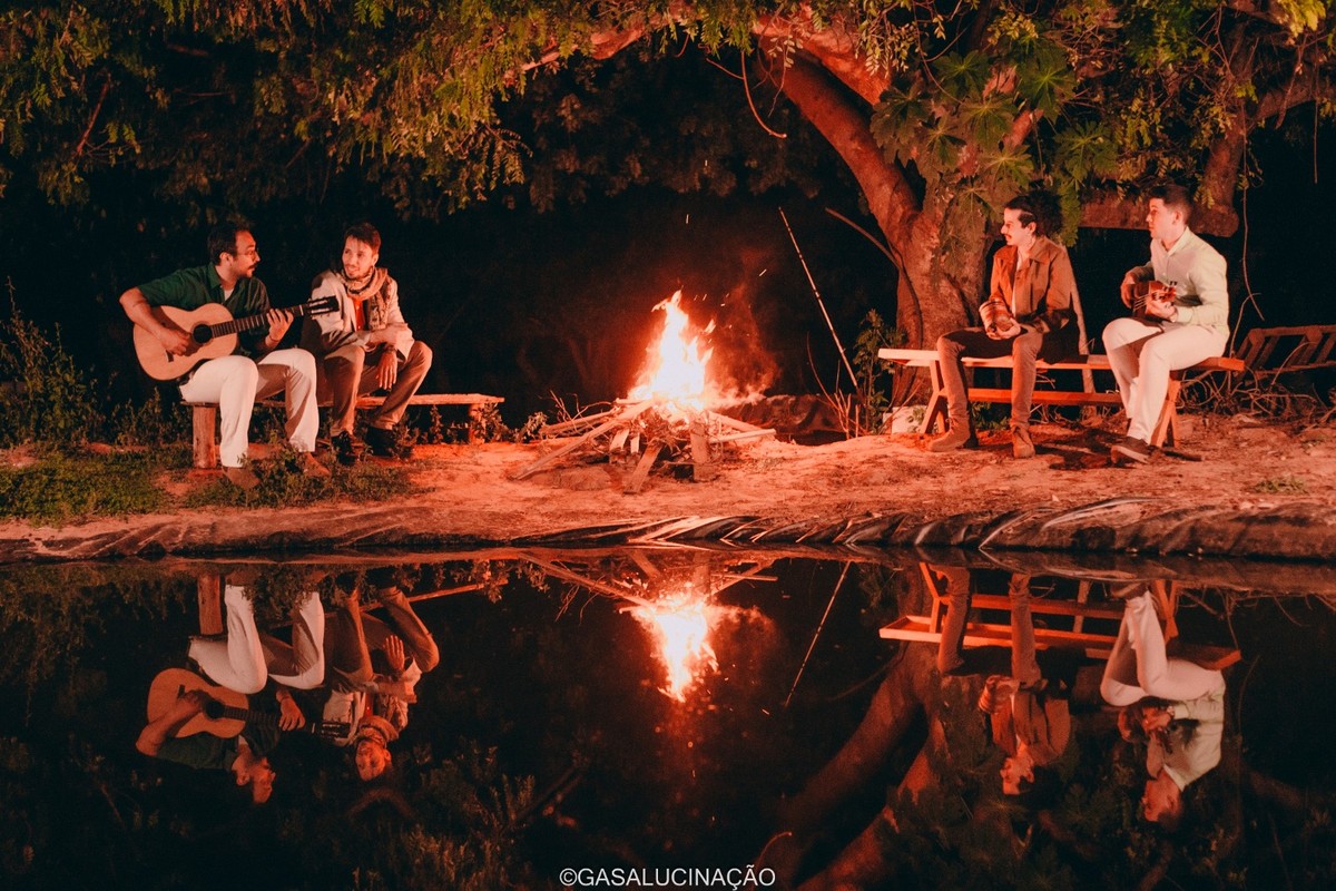 Em noite que convida a explorar diferentes gêneros musicais, Franco das Camélias apresenta show 'Lá Pras Bandas do Magrebe', em Presidente Prudente