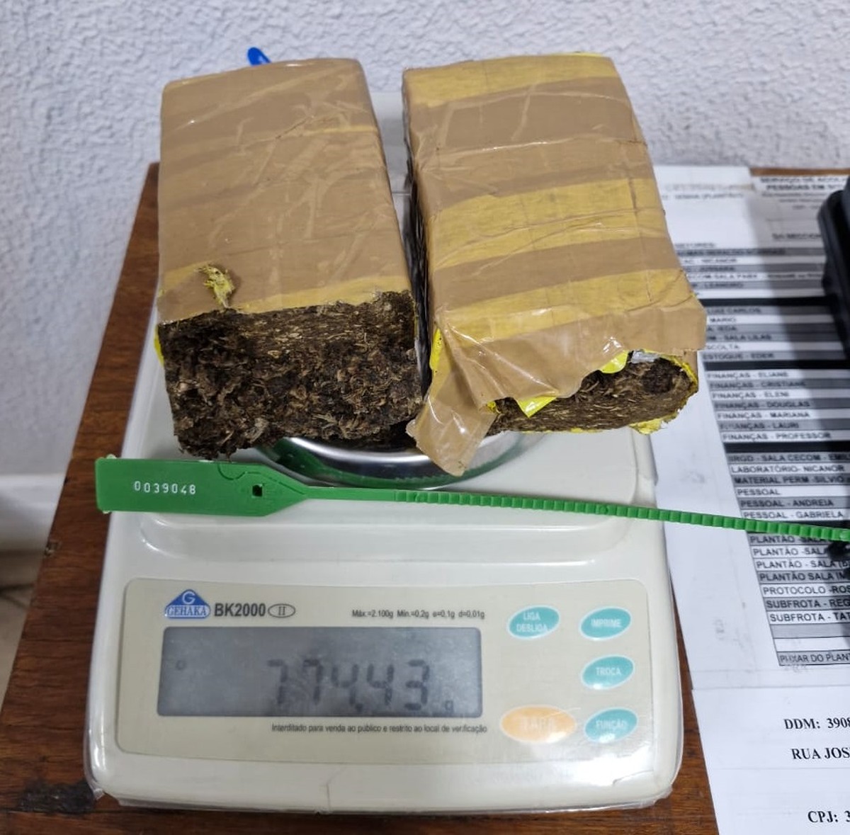 Com tabletes de maconha escondidos dentro de sofá, jovem de 19 anos acaba preso por tráfico de droga, em Presidente Prudente